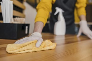 Auxiliares de limpeza : Retrato de uma profissão invisível