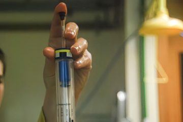 Ciência contra a química letal: Investigadores da FCUL recriam drogas ilícitas para antecipar riscos